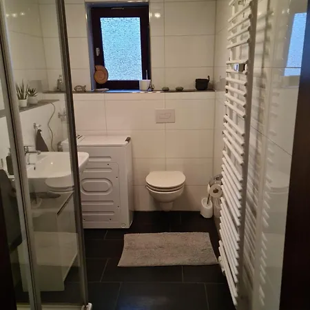 Grosszuegige Ferien Monteurwohnung In Perfekter Lage Lejlighed Achim